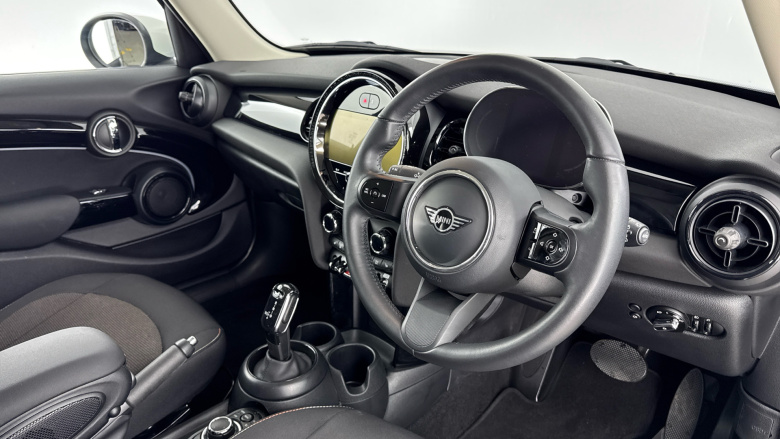 MINI Hatchback 1.5 Cooper Classic Premium 5dr Petrol Hatchback